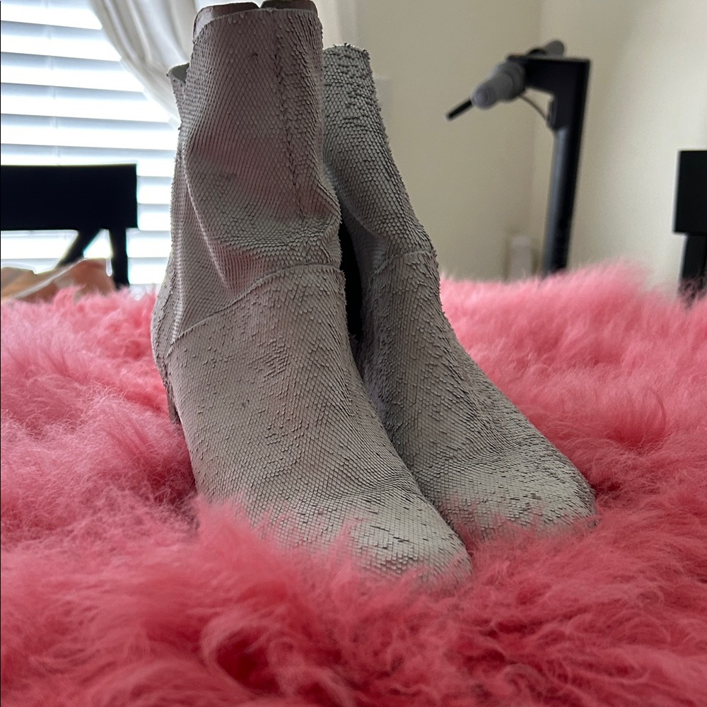 Elegant Women's White Ankle Booties